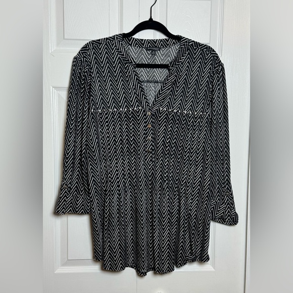 Ava & Grace Black and White Chevron Top - Picture 1 of 6